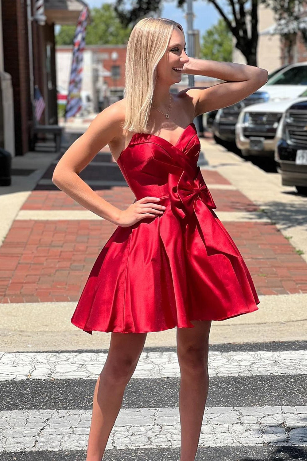 Dressystars A-Line Red Homecoming Dress Sweetheart Satin Short Prom Dress with Bow