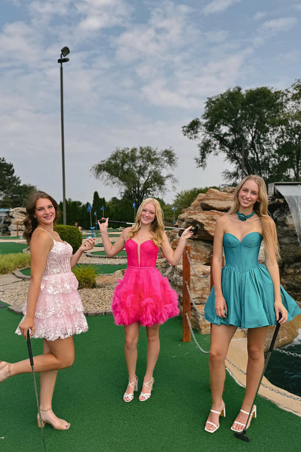 Dressystars A-Line Sweetheart Fuchsia Homecoming Dress Corset Satin Short Prom Dress