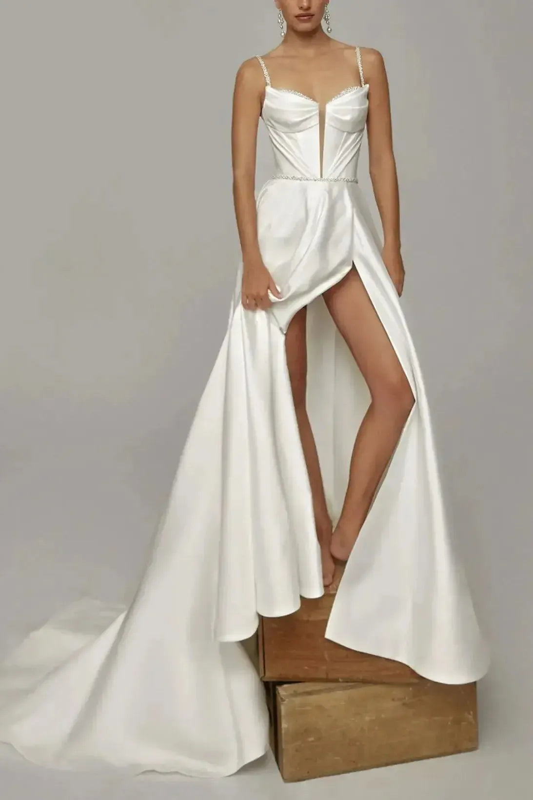 Dressystars A Line Sweetheart Sleeveless Chapel Train Satin Wedding Dress with Pockets