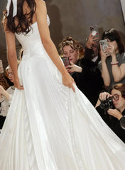 Dressystars A Line Sweetheart Sleeveless Sweep Train Silk Like Satin Wedding Dress with Pleats