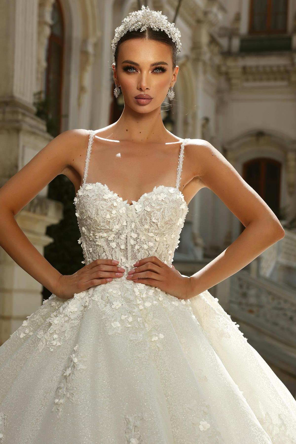 Dressystars Ball Gown Lace Spaghetti Straps Sleeveless White Wedding Dress Bridal Gown With Appliques Train
