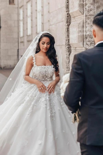 Dressystars Ball Gown Lace Square Sleeveless White Wedding Dress Bridal Gown With Appliques