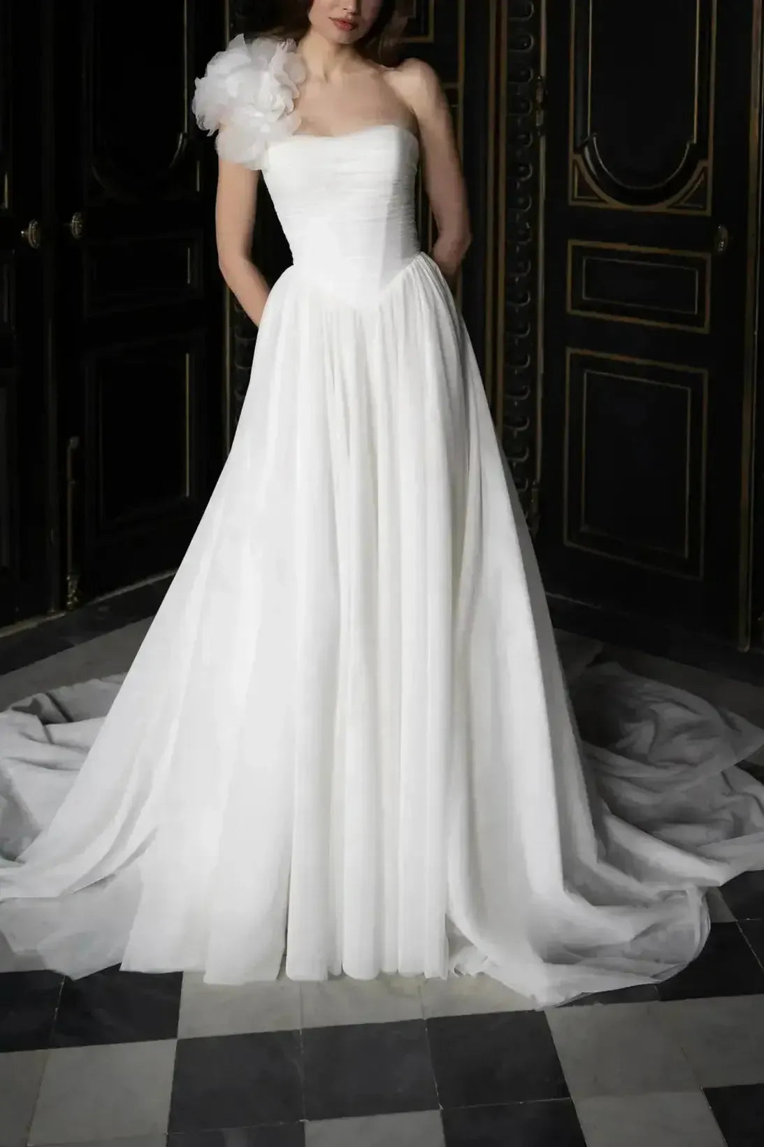 Dressystars Ball Gown One Shoulder Sleeveless Chapel Train Chiffon Wedding Dress with Pockets
