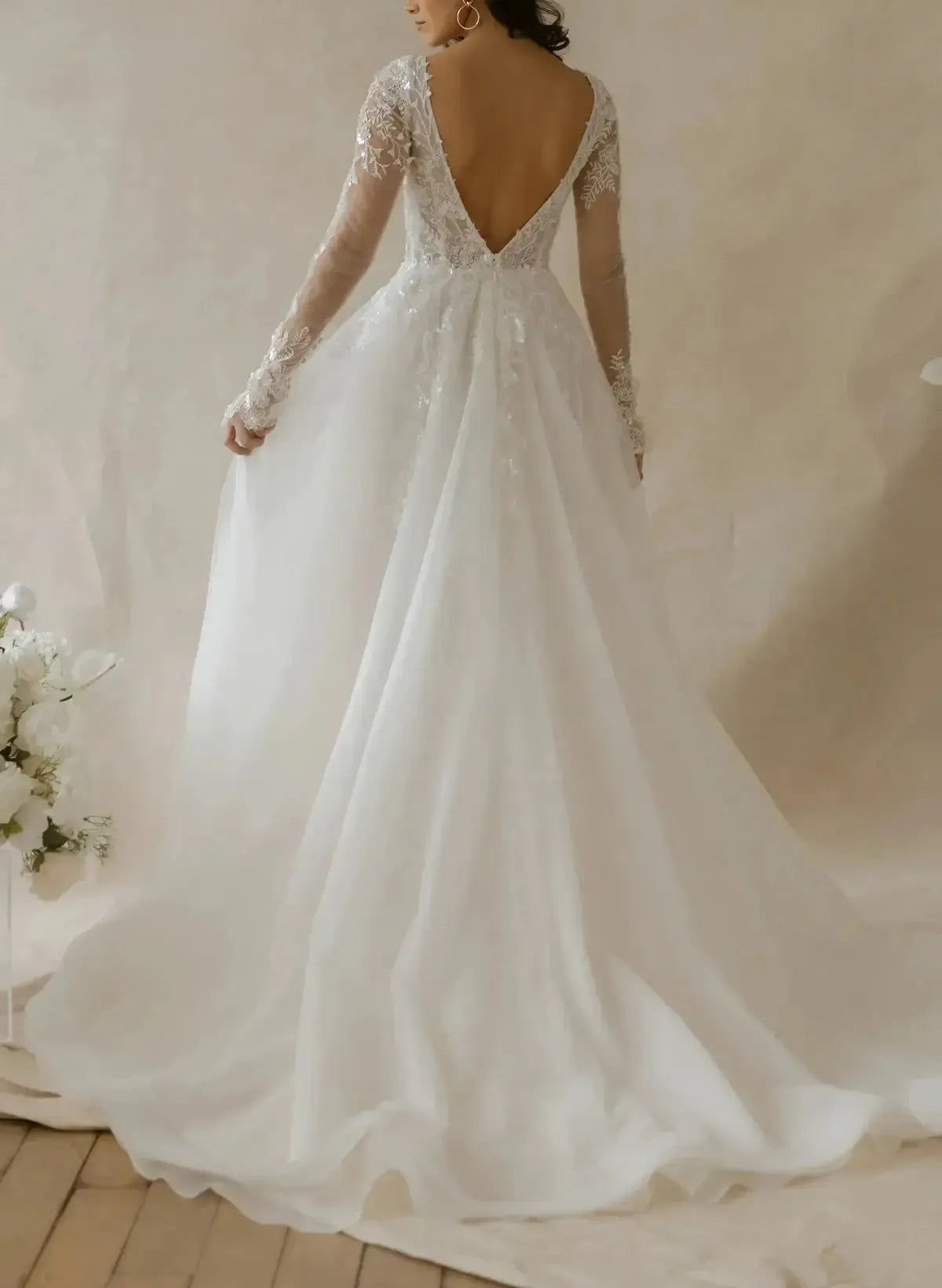 Dressystars Ball Gown Plunge Neck Long Sleeves Sweep Train Lace Organza Wedding Dress with Beading