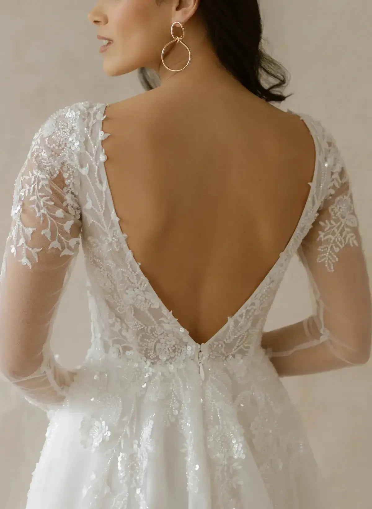 Dressystars Ball Gown Plunge Neck Long Sleeves Sweep Train Lace Organza Wedding Dress with Beading