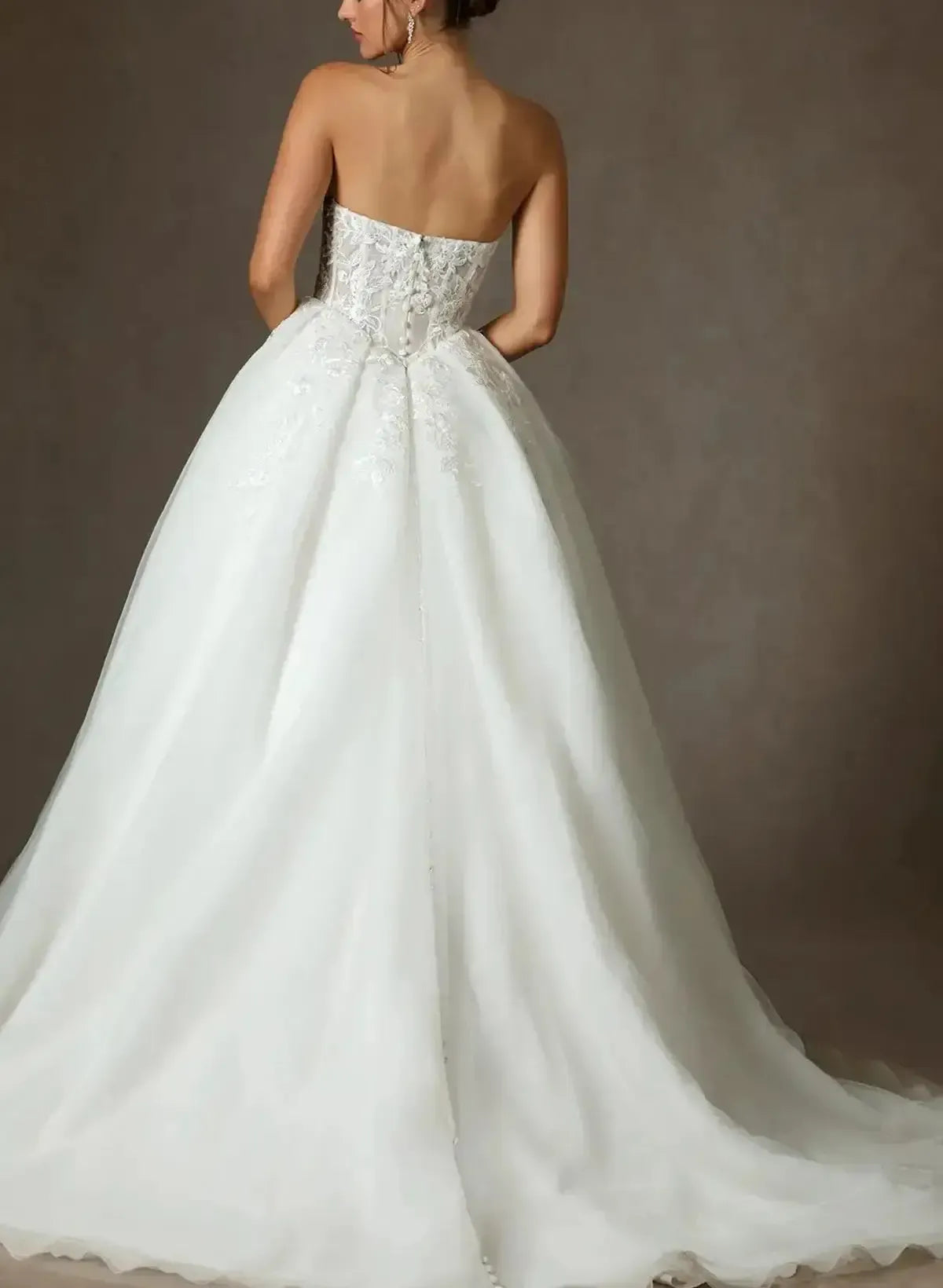 Dressystars Ball Gown Sweetheart Sleeveless Sweep Train Lace Organza Wedding Dress with Appliques