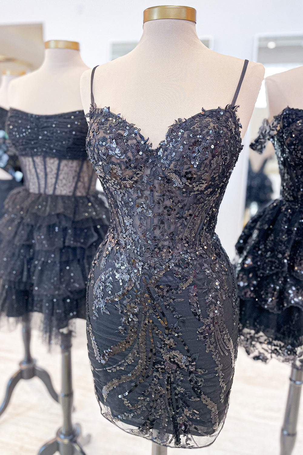 Dressystars Black Corset Sequin Short Homecoming Dress with Appliques