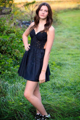 Dressystars Black Homecoming Dress A Line Backless Halter Short Prom Dress with Lace