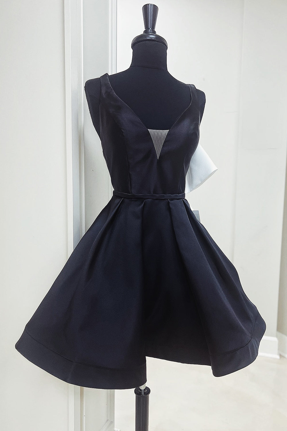 Dressystars Black Homecoming Dress A Line Short Prom Dress With Bow