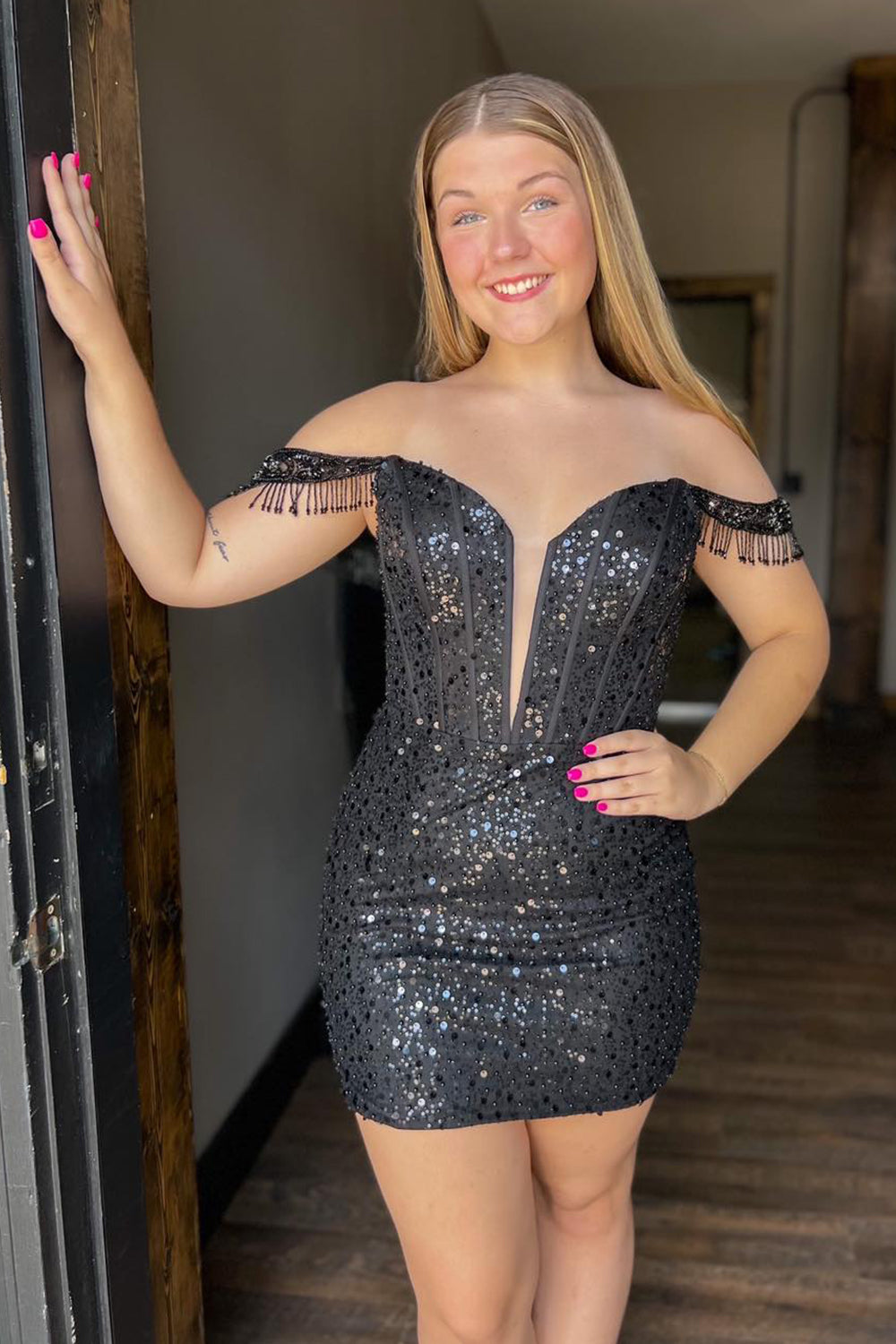 Dressystars Black Homecoming Dress Beaded Corset Sequin Fringed Tight Prom Dress