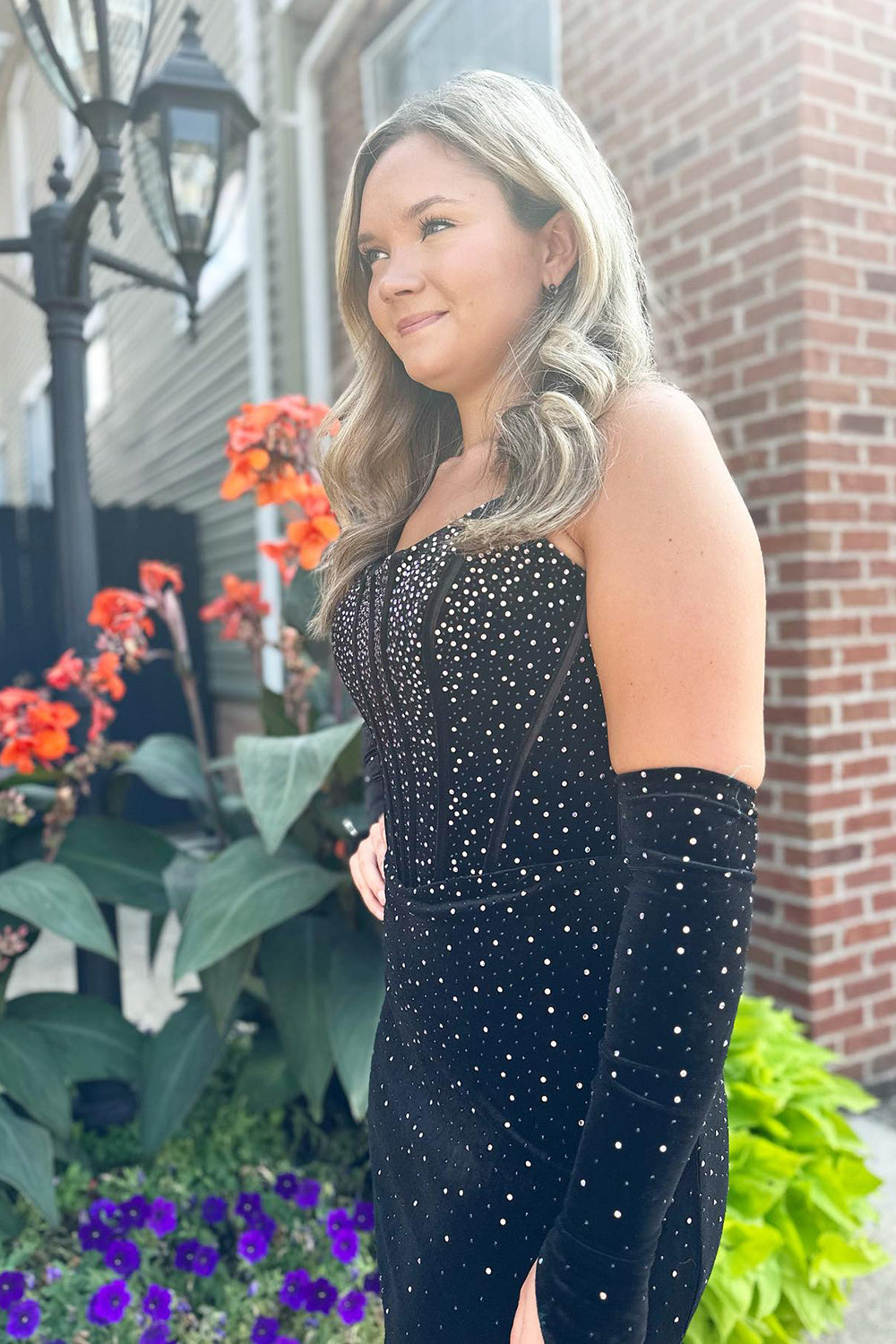 Dressystars Black Homecoming Dress Beaded Corset Tight Short Prom Dress With Detachable Sleeves