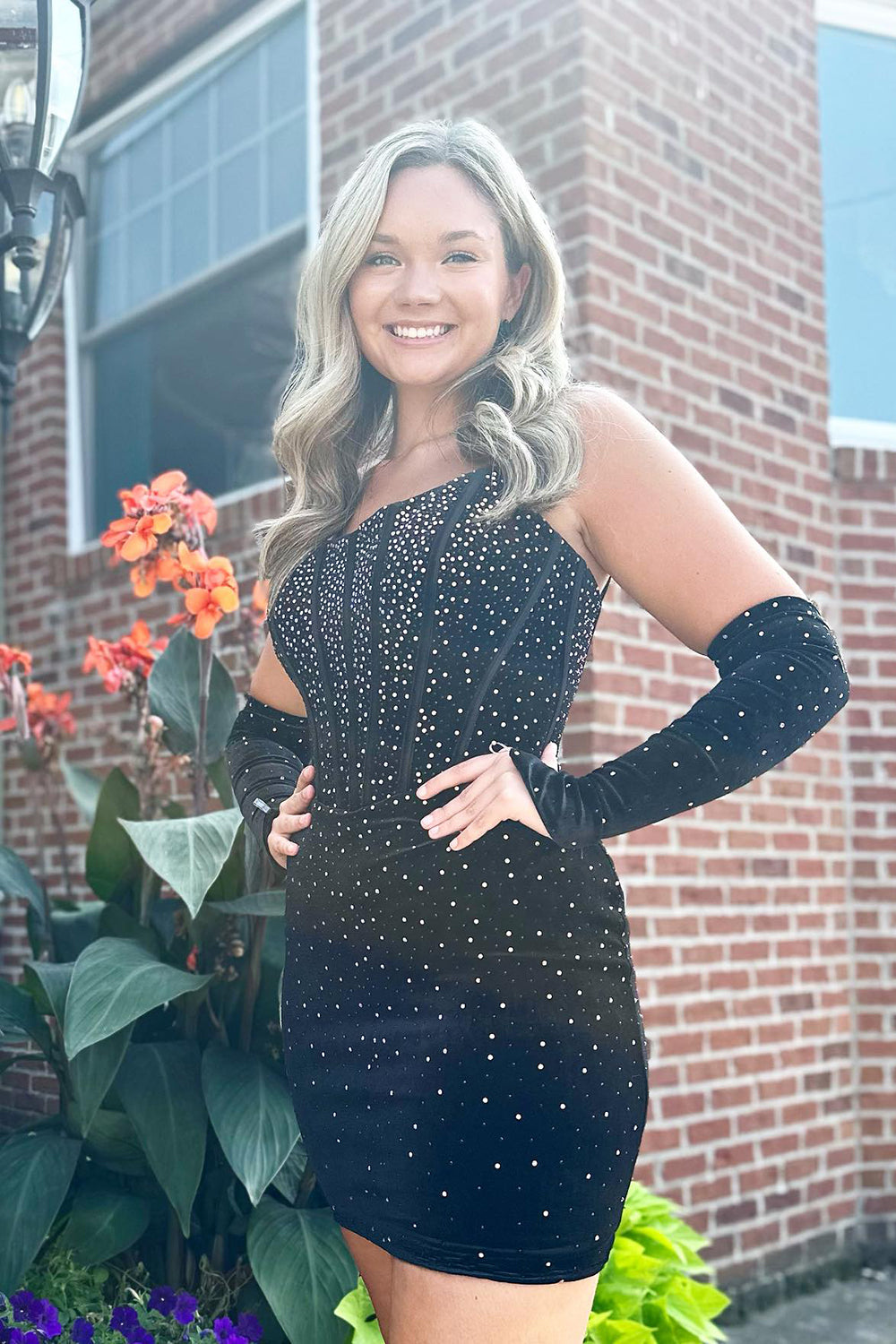 Dressystars Black Homecoming Dress Beaded Corset Tight Short Prom Dress With Detachable Sleeves