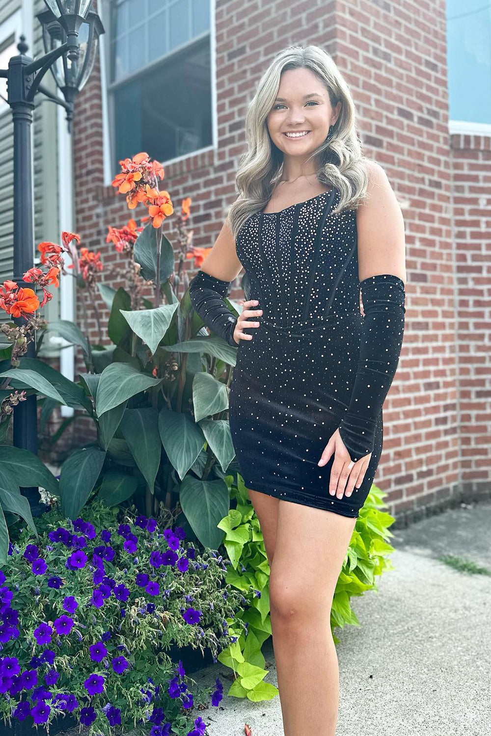 Dressystars Black Homecoming Dress Beaded Corset Tight Short Prom Dress With Detachable Sleeves