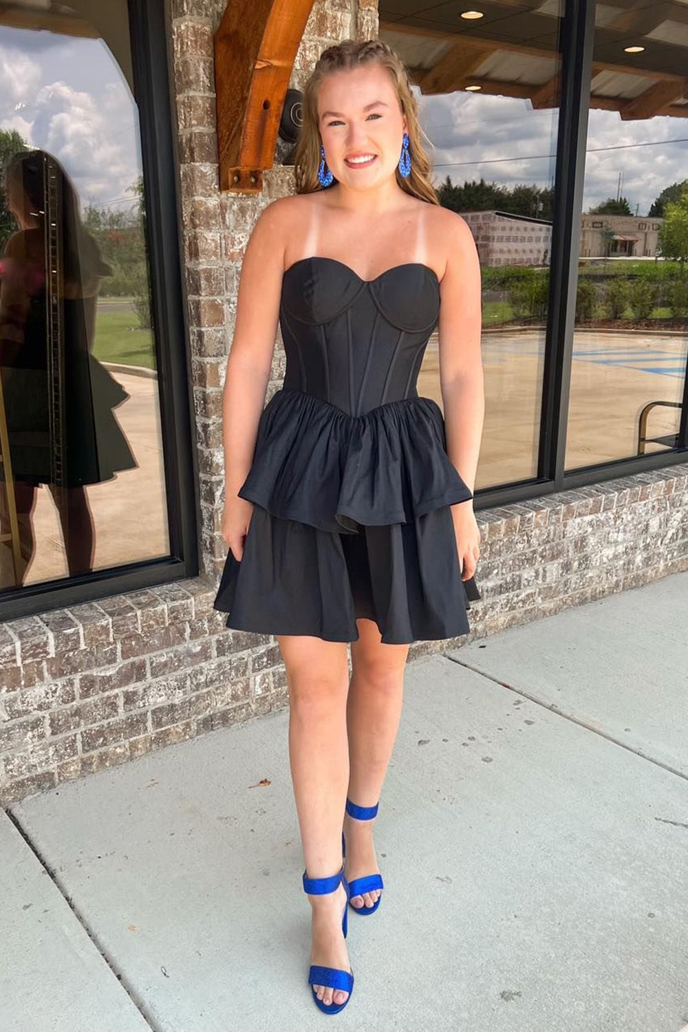 Dressystars Black Homecoming Dress Corset Sweetheart A-Line Tiered Satin Short Prom Dress