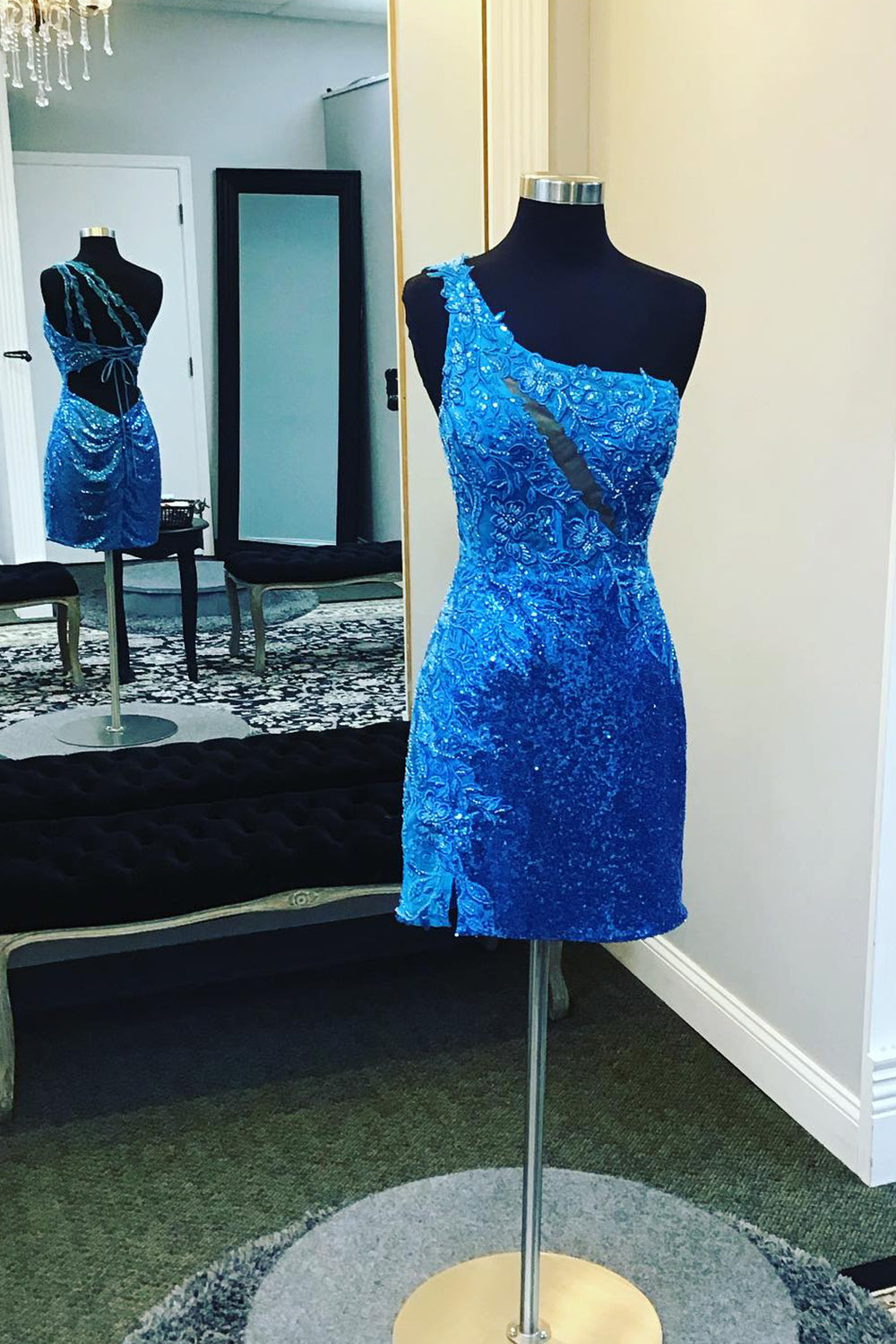 Dressystars Black Homecoming Dress Sequin Lace-Up Back Tight Short Prom Dress with Lace