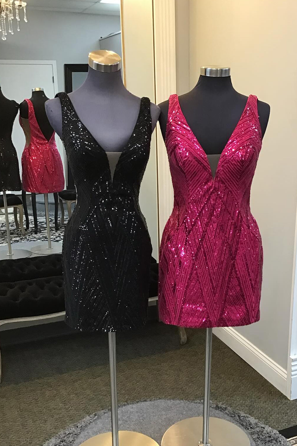 Dressystars Black Homecoming Dress Sequin V-Neck Tight Short Prom Dress