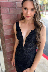 Dressystars Black Homecoming Dress V-Neck Backless Tight Short Prom Dress with Lace