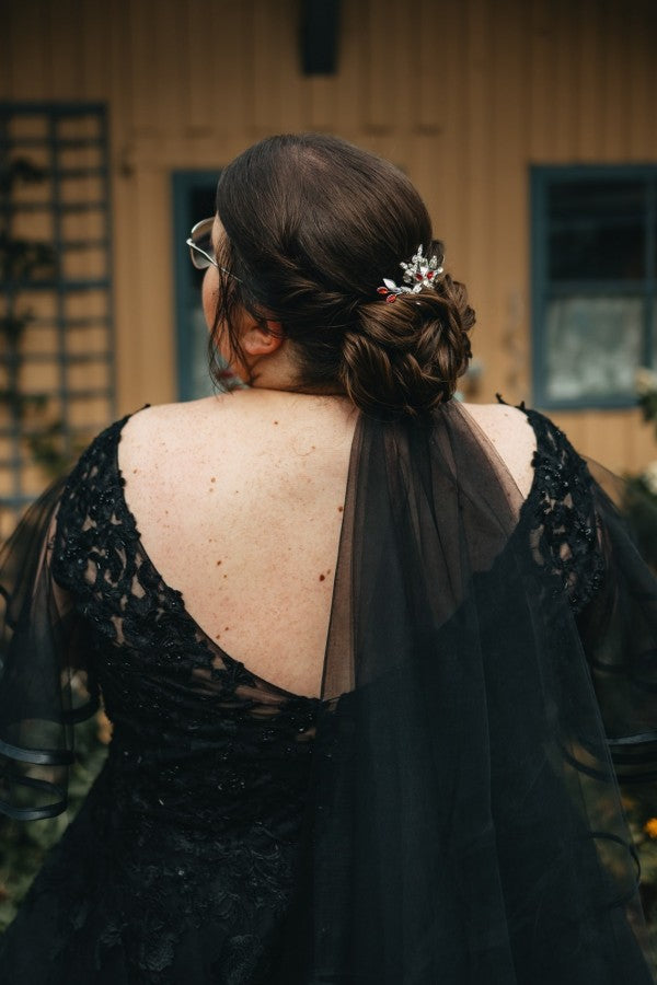 Dressystars Black Plus Size Wedding Dress Short Sleeve A Line V Neck Bridal Gown with Lace Appliques