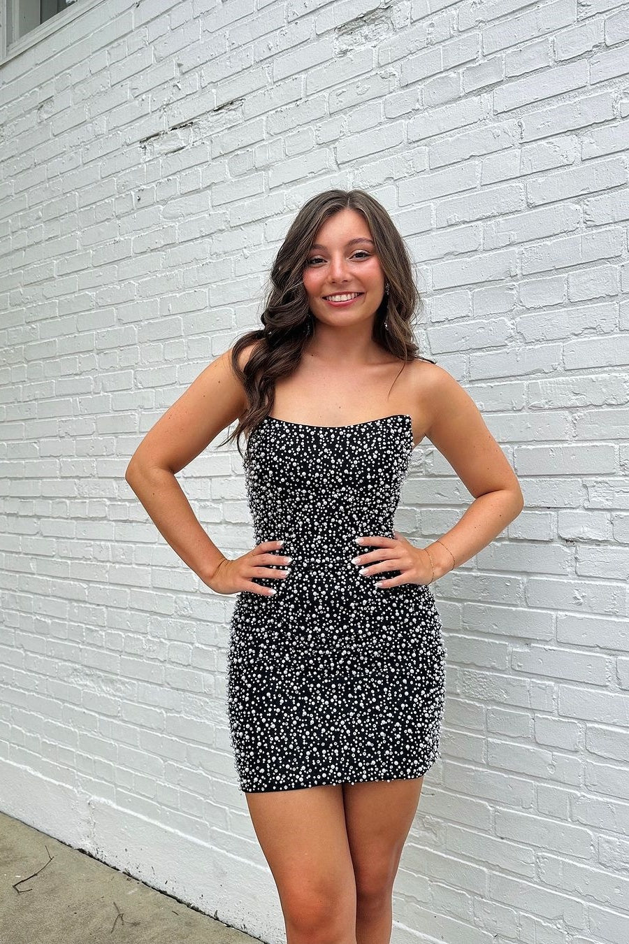 Dressystars Black Strapless Homecoming Dress Bodycon Short Cocktail Dress with Imitation Pearls