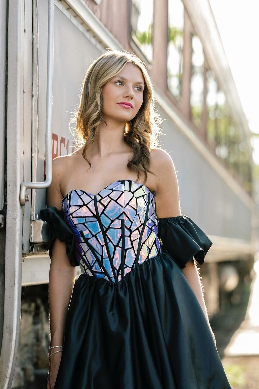 Dressystars Black Sweetheart Neck Homecoming Dress A Line Short Cocktail Dress with Sleeves