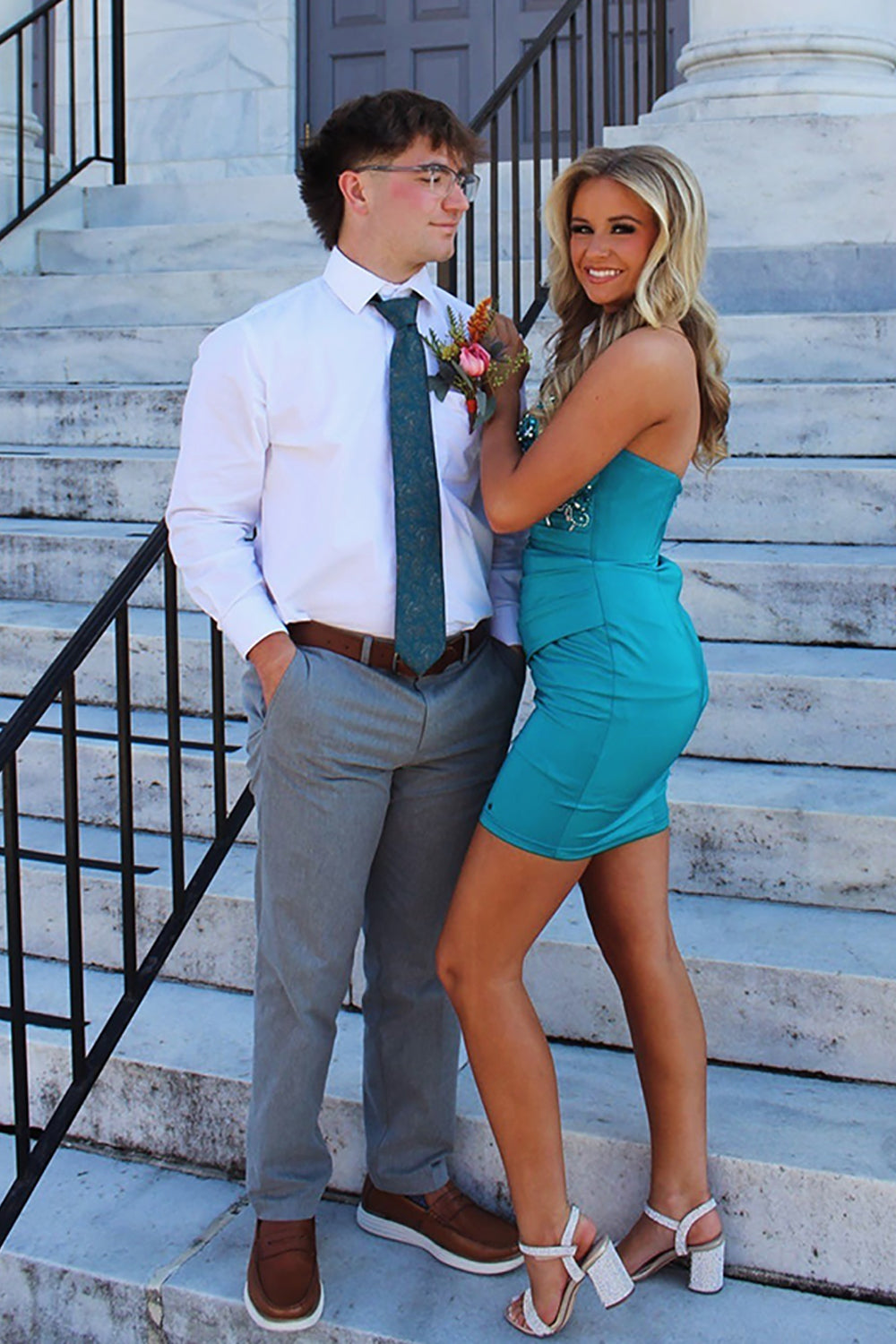 Dressystars Black Tight Homecoming Dresses Spaghetti Straps Short Cocktail Dresses With Beading