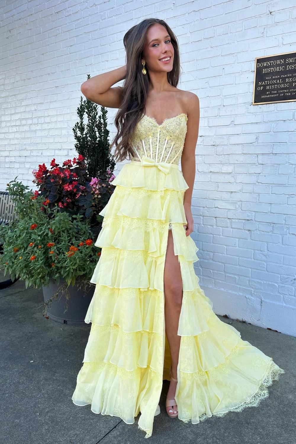 Dressystars Blush Pink A-Line Lace Corset Prom Dress With Tiered Ruffle Skirt & Slit Formal Evening Gown