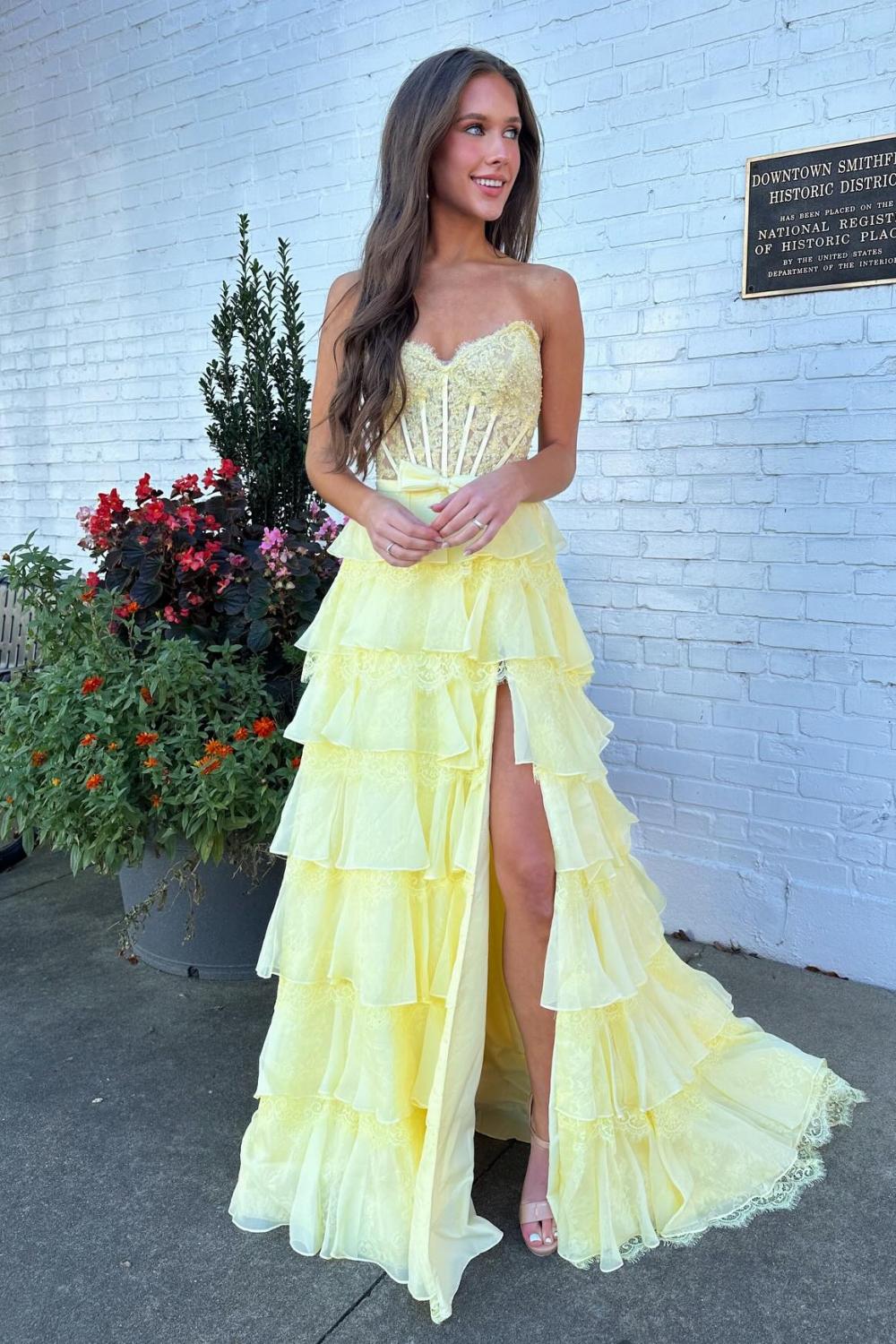 Dressystars Blush Pink A-Line Lace Corset Prom Dress With Tiered Ruffle Skirt & Slit Formal Evening Gown