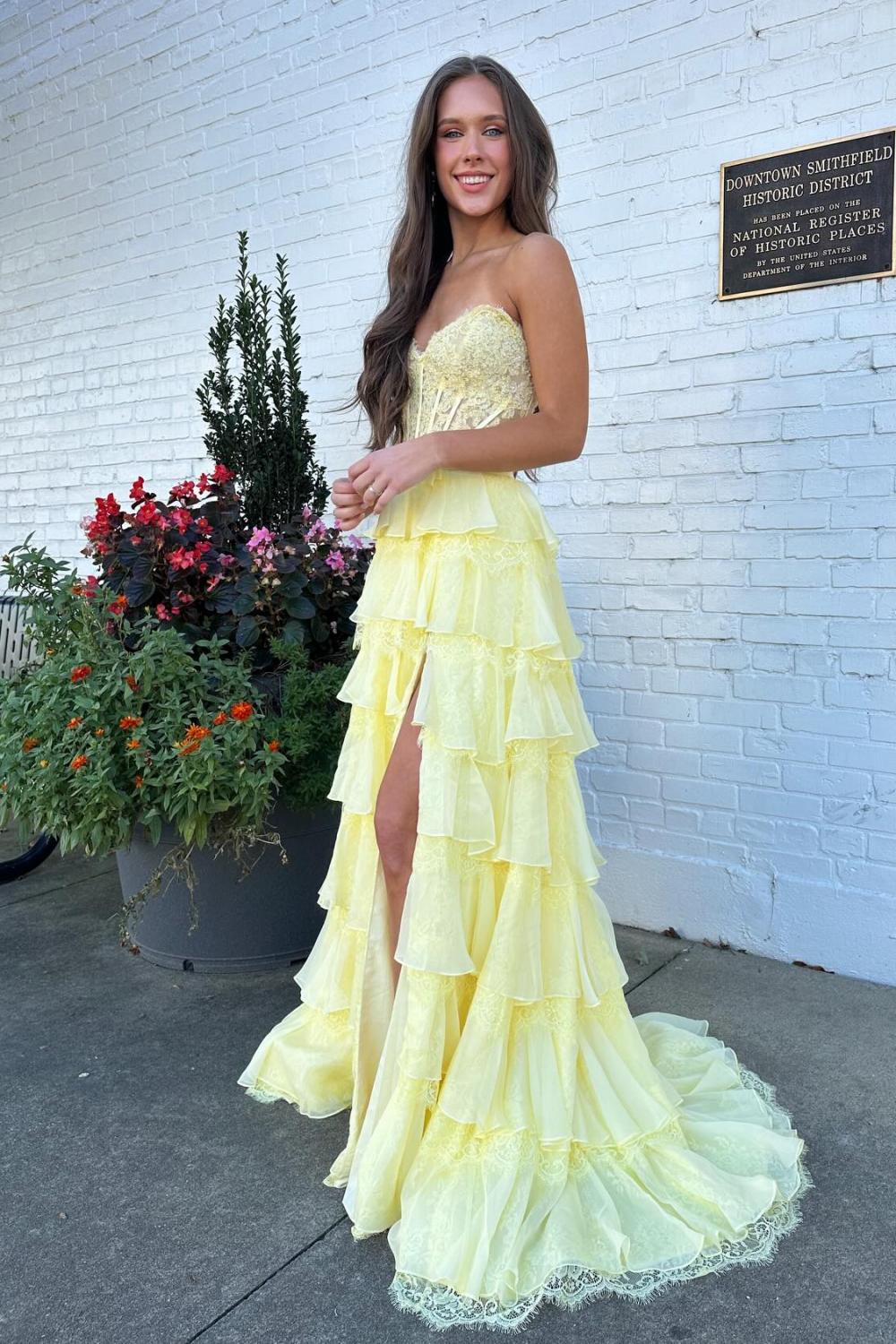 Dressystars Blush Pink A-Line Lace Corset Prom Dress With Tiered Ruffle Skirt & Slit Formal Evening Gown