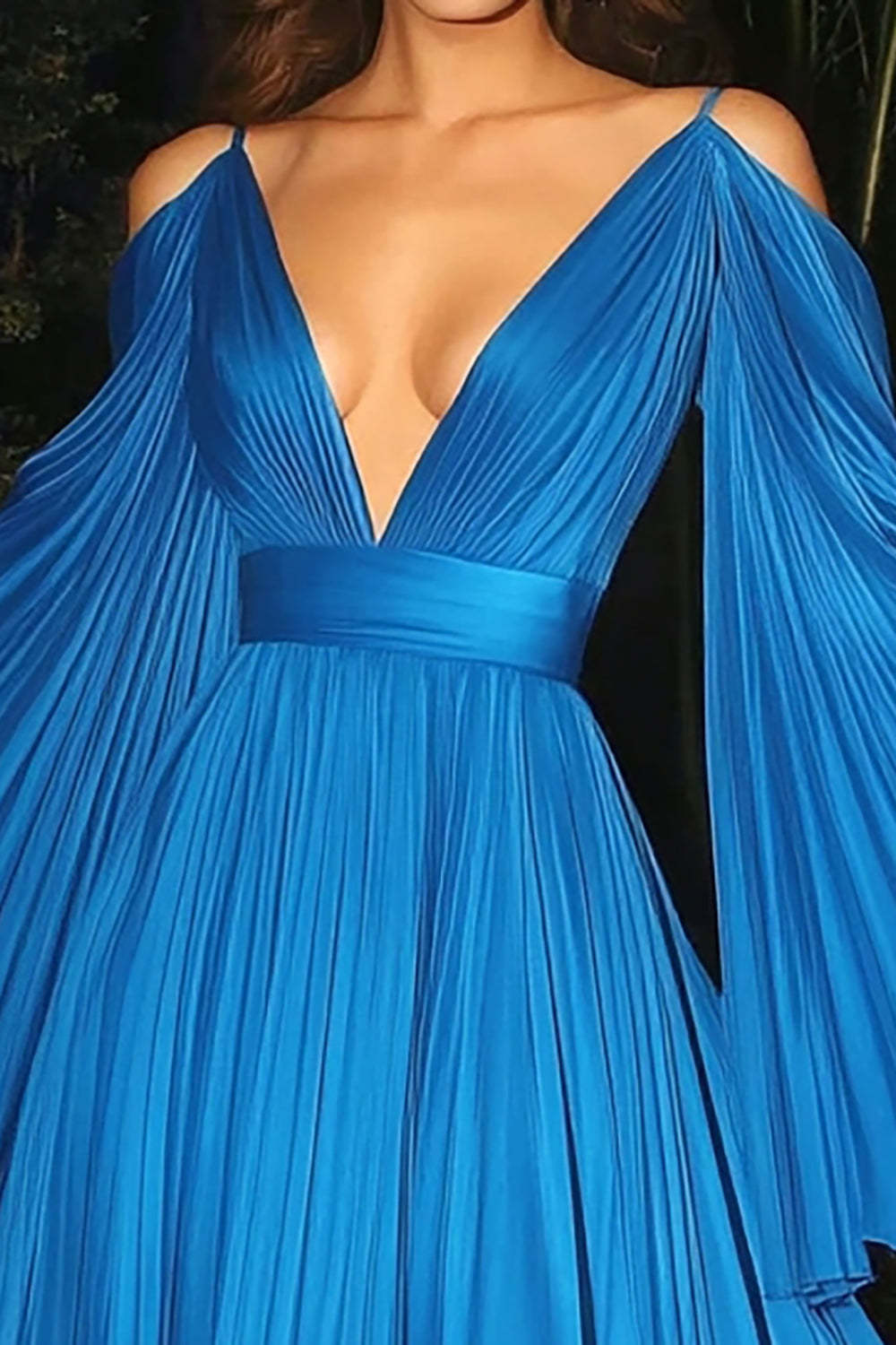 Dressystars Flutter Sleeves A Line V Neck Chiffon Pleated Wedding Guest Dress Carpet Dress