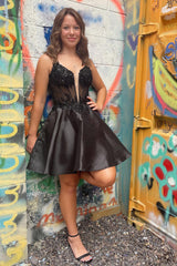 Dressystars Glitter Black Homecoming Dress A-Line Satin Short Prom Dress with Appliques