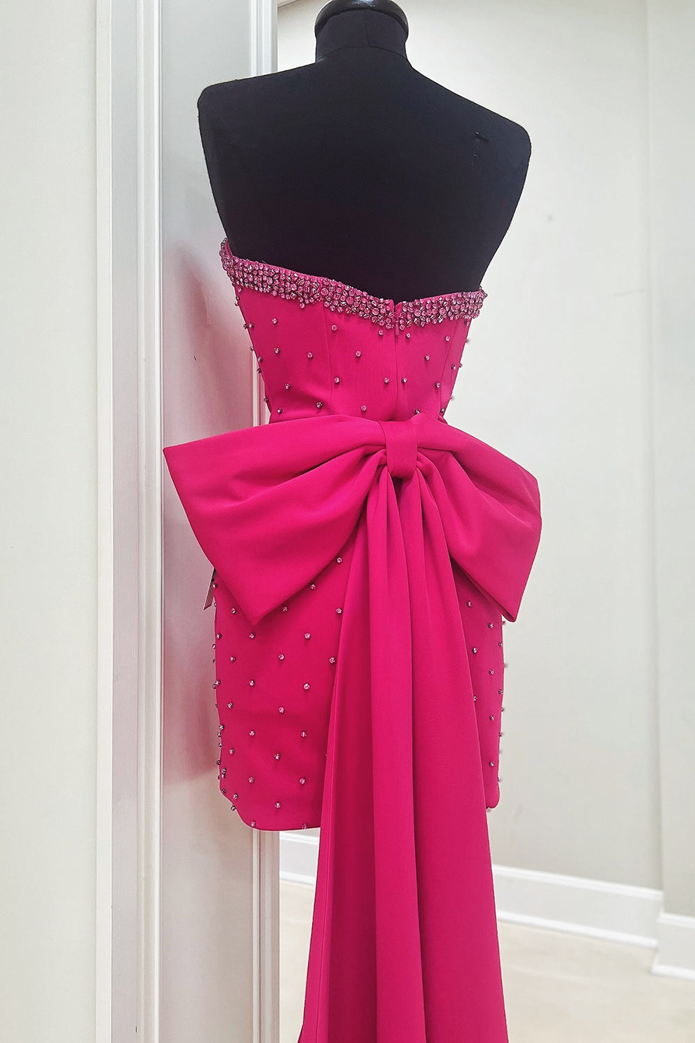 Dressystars Glitter Black Homecoming Dresses Beaded Strapless Tight Short Cocktail Dresses With Bow