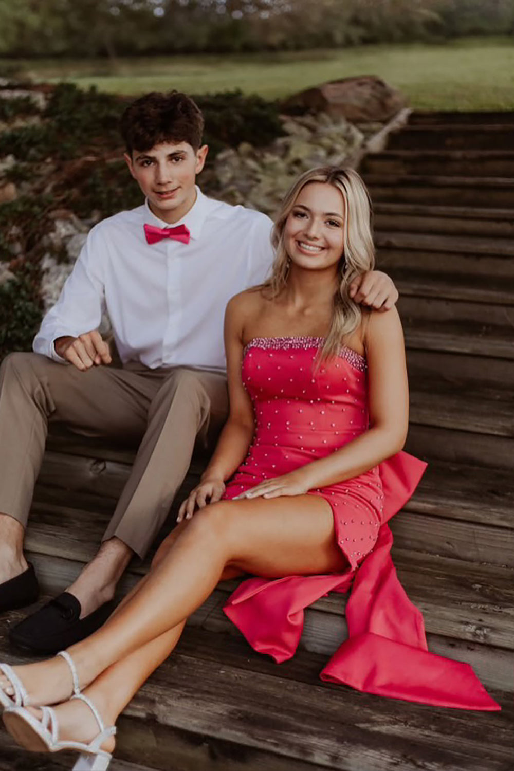 Dressystars Glitter Black Homecoming Dresses Beaded Strapless Tight Short Cocktail Dresses With Bow