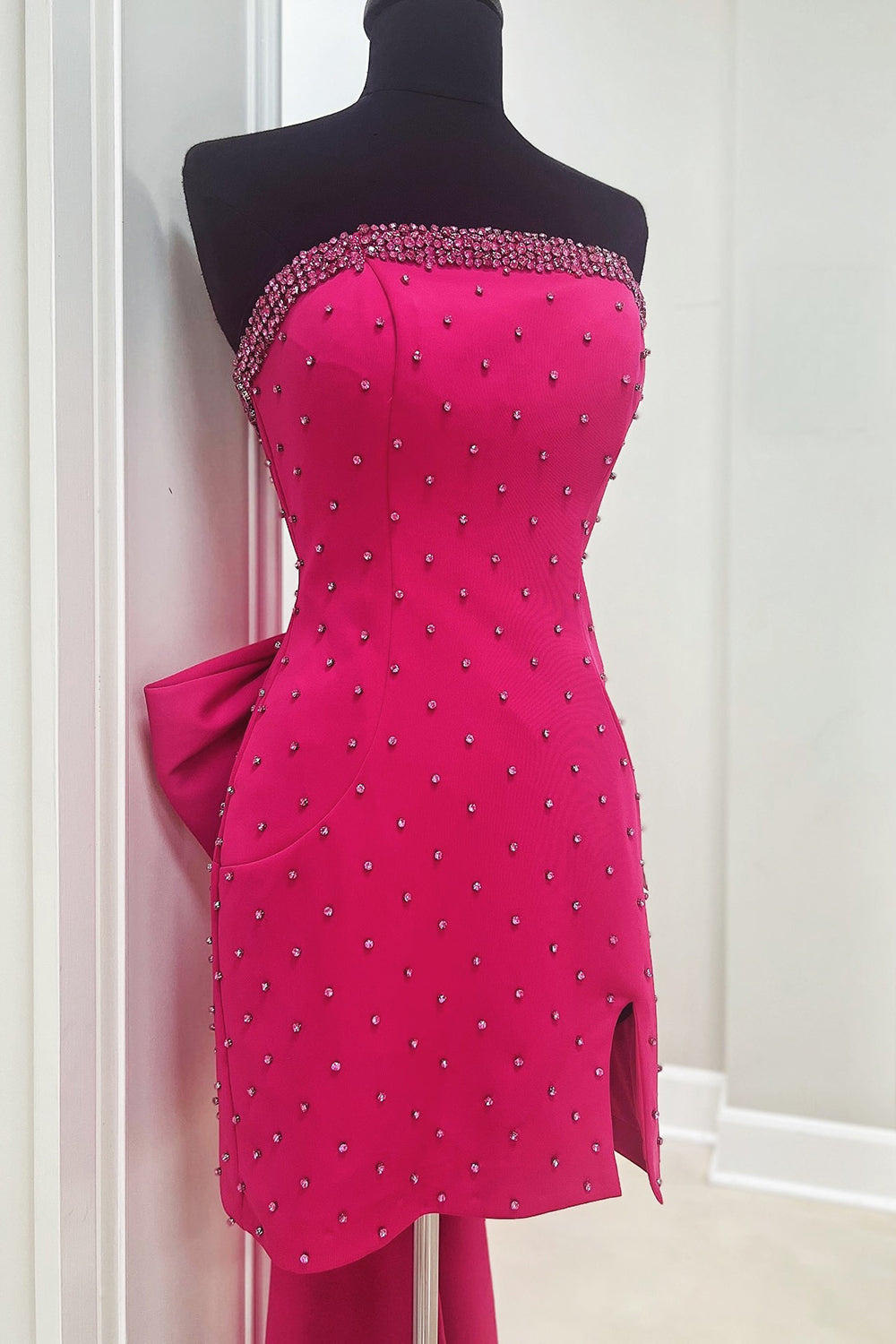 Dressystars Glitter Black Homecoming Dresses Beaded Strapless Tight Short Cocktail Dresses With Bow