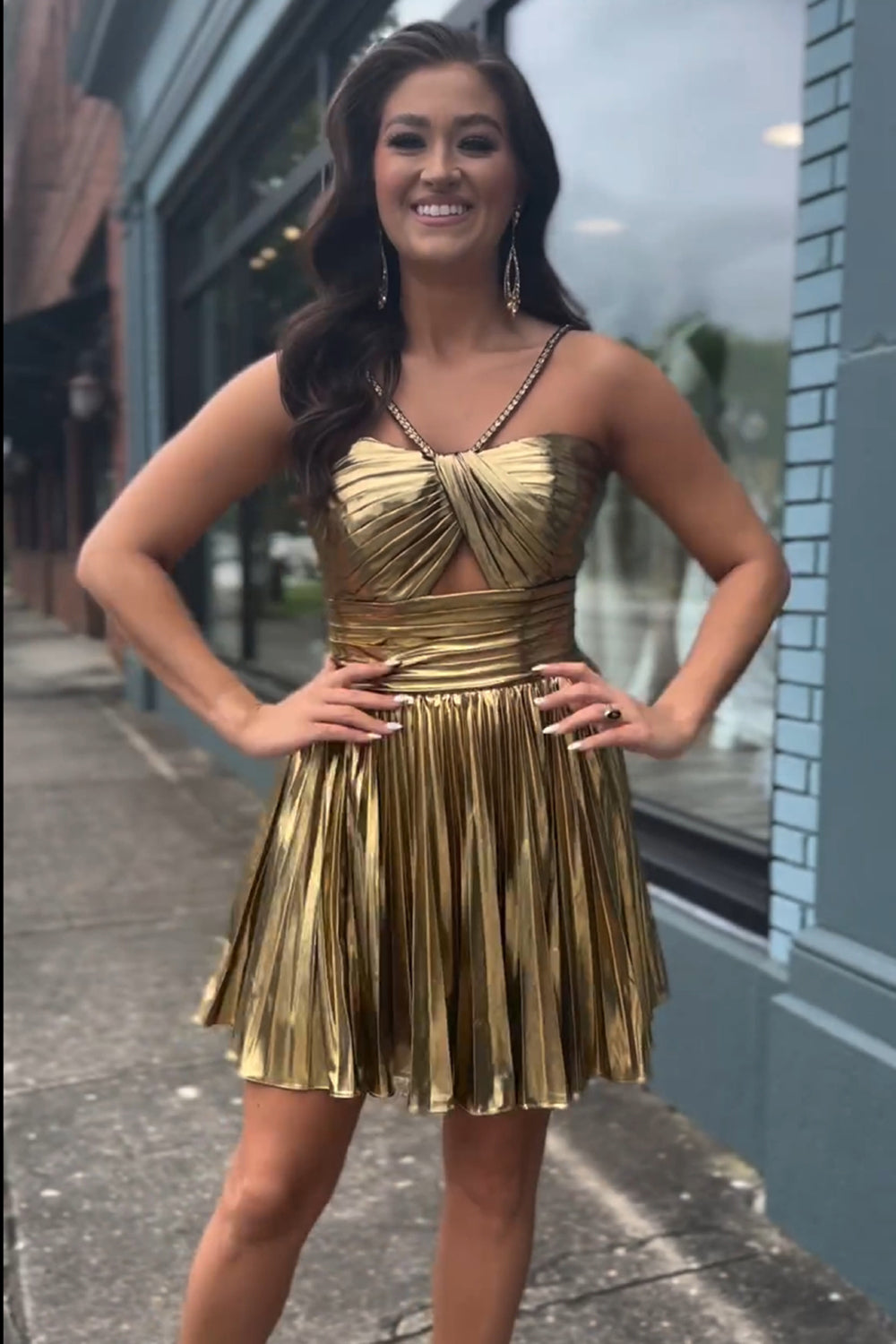 Dressystars Golden Homecoming Dress A Line Halter Short Prom Dress