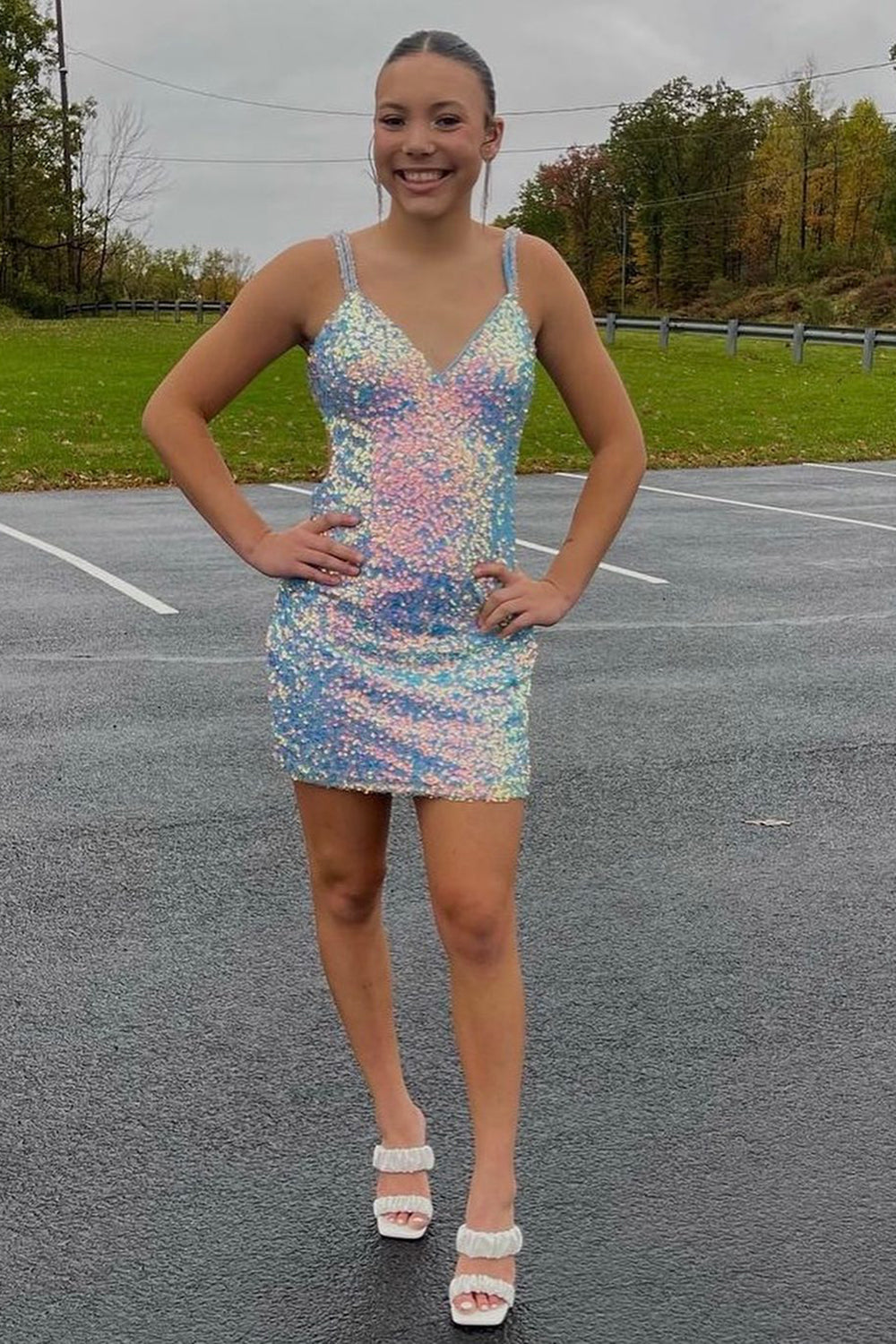 Dressystars Golden Homecoming Dress Sequined Lace-Up Back Tight Short Prom Dress with Fringes