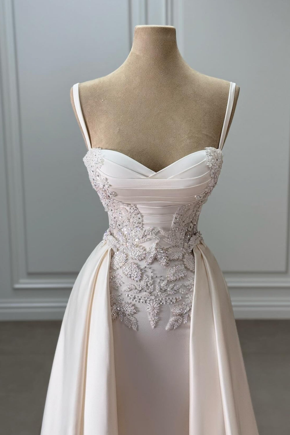 Dressystars Ivory Sweetheart Spaghetti Strap Sleeveless Beaded Panel Train Ruffle Satin Bridal Gown