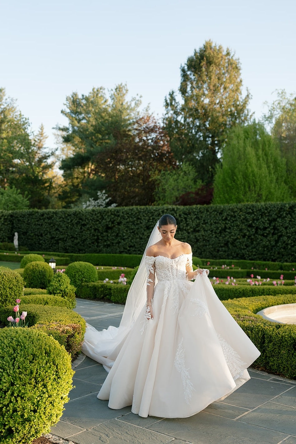 Dressystars Long Sleeve Wedding Dress Off the Shoulder Beaded Lace Appliques Bridal Gown