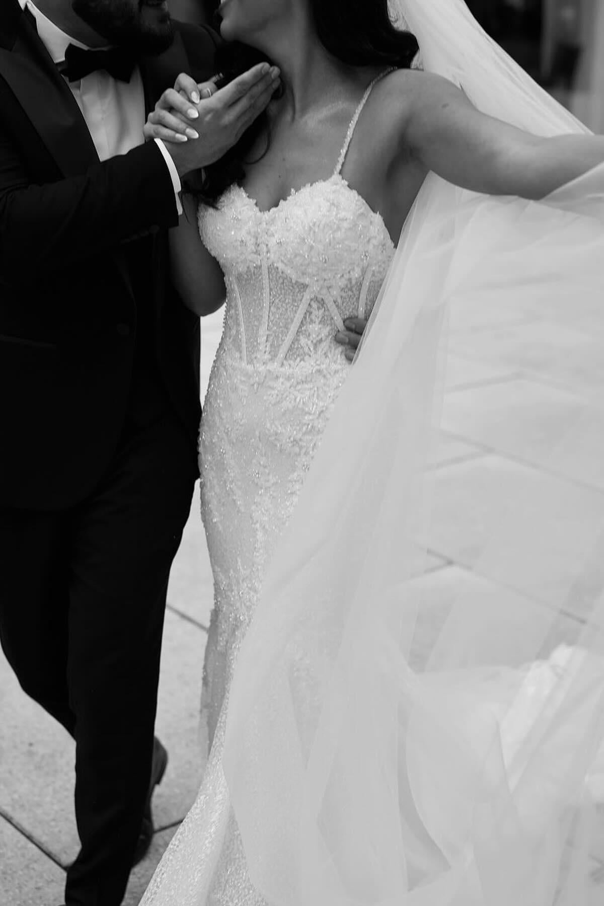 Dressystars Mermaid Lace Spaghetti Straps Sleeveless White Wedding Dress Bridal Gown With Appliques