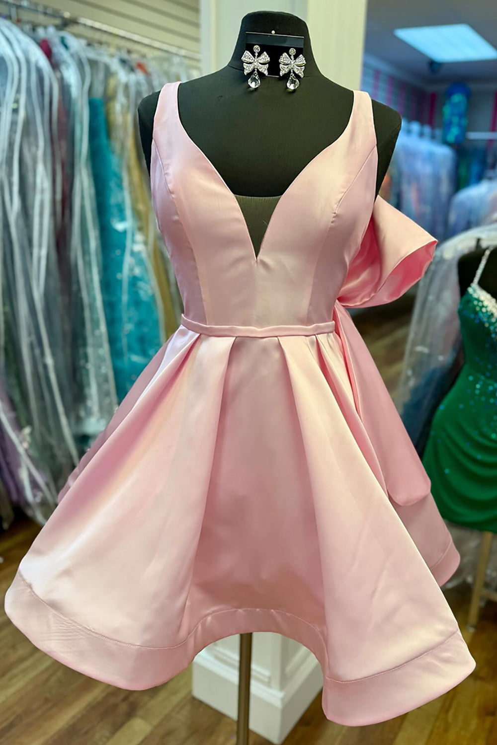 Dressystars Pink Satin V-Neck A Line Homecoming Dresses Short Corset Cocktail Dresses