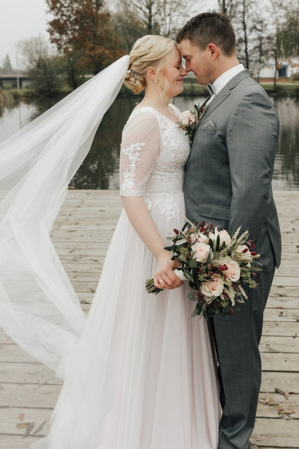 Dressystars Plus Size Beach Wedding Dress Half Sleeve A Line Lace Bridal Gown