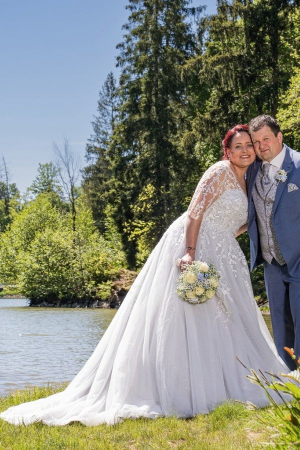 Dressystars Plus Size Wedding Dress 3/4 Sleeve A Line Tulle Bridal Gown with Lace Appliques