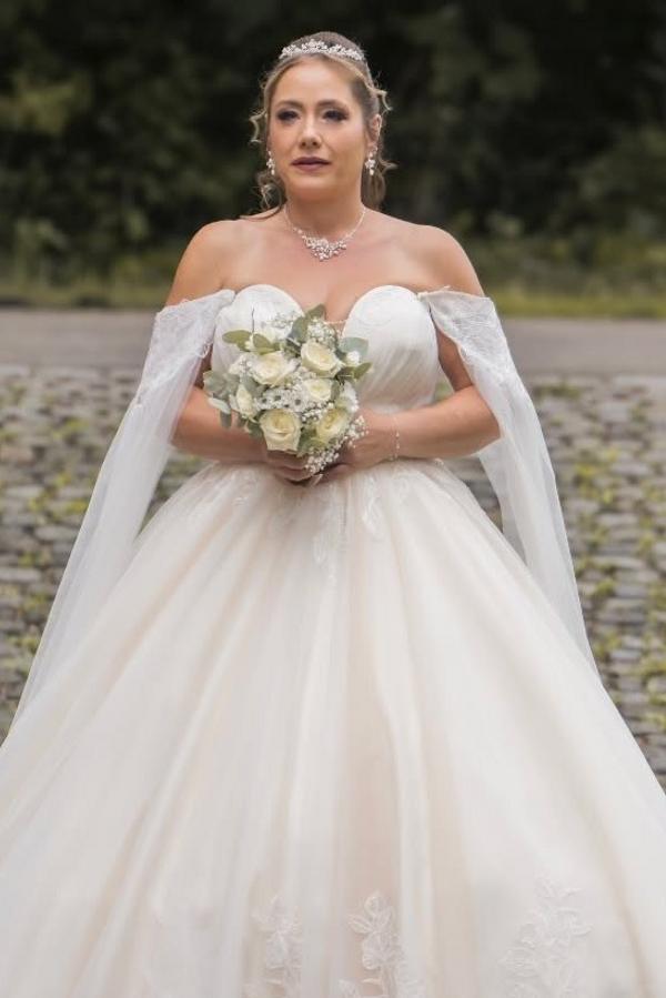 Dressystars Plus Size Wedding Dresses Sweetheart Neck A Line Bridal Gowns with Lace Appliques