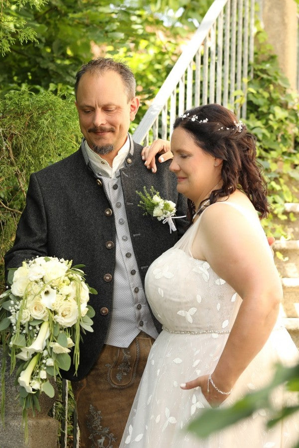 Dressystars Plus Size Wedding Dresses V Neck A Line Tulle Lace Bridal Gowns