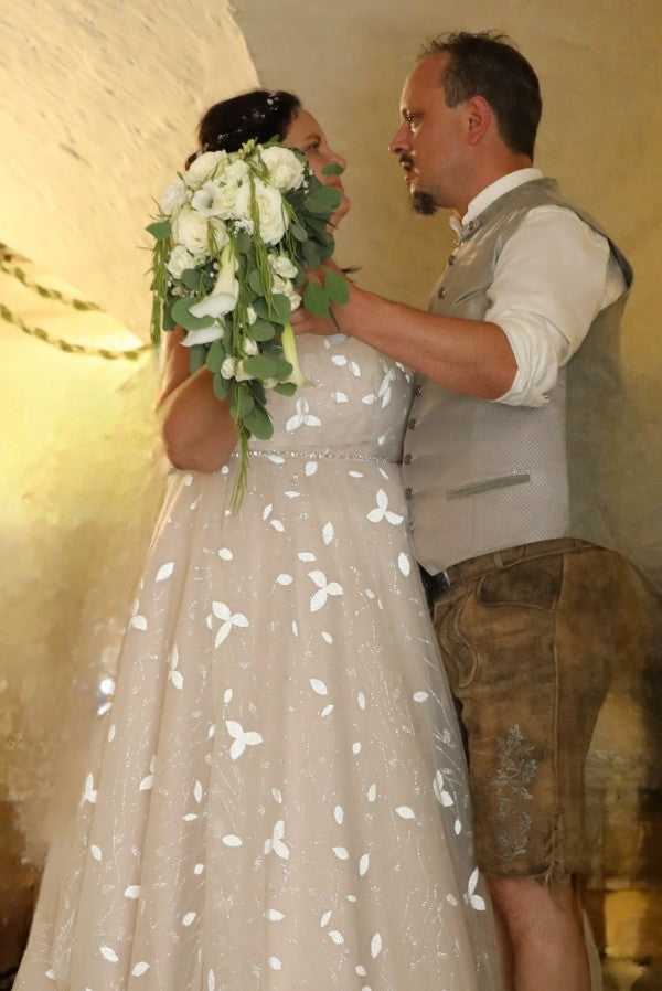 Dressystars Plus Size Wedding Dresses V Neck A Line Tulle Lace Bridal Gowns