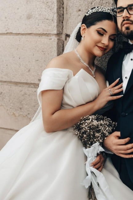 Dressystars Princess White Wedding Dress Off The Shoulder A Line V Neck Organza Satin Bridal Gown