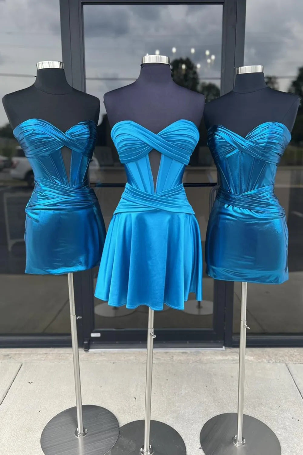 Dressystars Royal Blue Homecoming Dress A Line Strapless Corset Short Prom Dress with keyhole