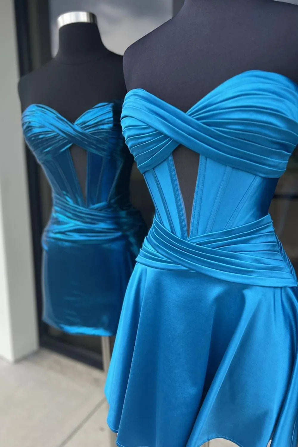 Dressystars Royal Blue Homecoming Dress A Line Strapless Corset Short Prom Dress with keyhole