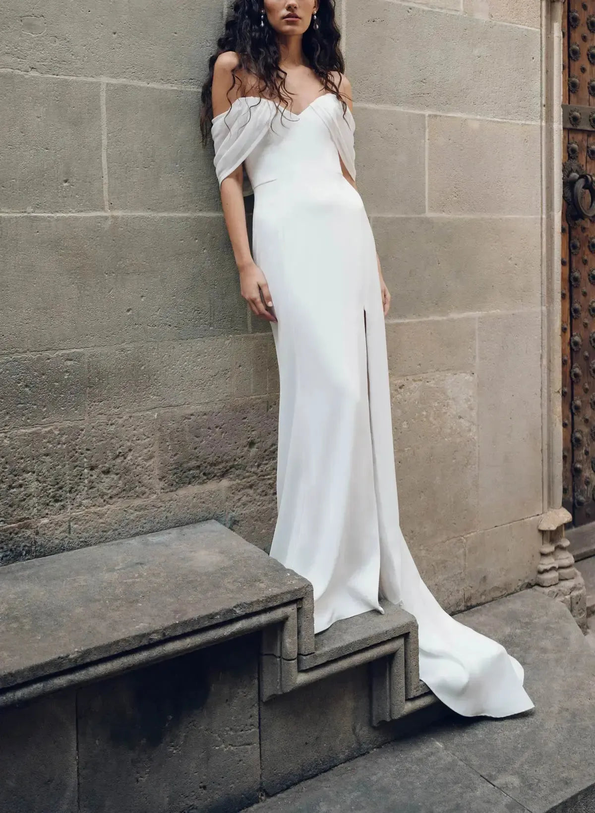 Dressystars Sheath Column Sweetheart Sleeveless Court Train Chiffon Satin Wedding Dress with High Slit