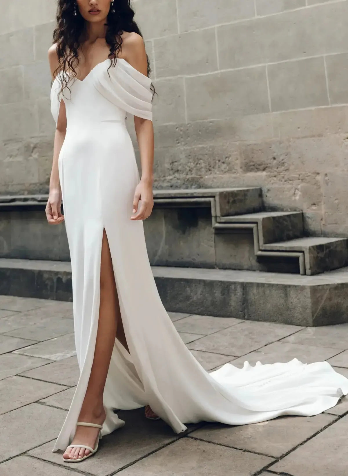Dressystars Sheath Column Sweetheart Sleeveless Court Train Chiffon Satin Wedding Dress with High Slit