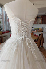 Dressystars Strapless A Line Wedding Dress Sleeveless Lace Appliqued Floor Length Tulle Bridal Gown